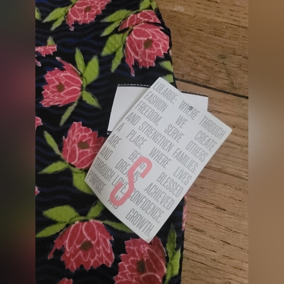 Lularoe Cassie Skirt , Floral, Size Small - Picture 3 of 5